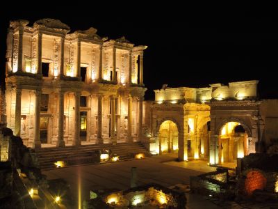 燃油別【羽田発】現地のみ添乗員同行　幻想のエフェソス・ジャパンデイと癒しのトルコ８日　ターキッシュエアラインズ利用　エコノミークラス利用　燃油目安額：７２，８００円（２０２６年２月１日現在）